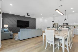 NEW Casa Cielo - Gorgeous Newly Built Tampa Home - 1