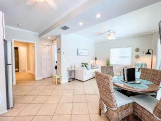 100' from the beach, Charming 1BR Beachside Retreat - 7