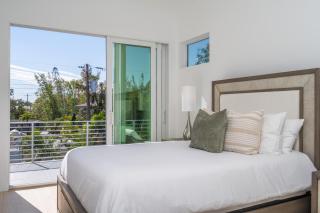 Modern Beauty for Family Gatherings - 6