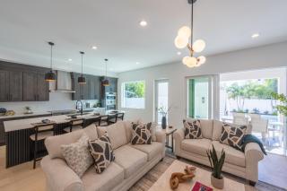 Modern Beauty for Family Gatherings - 4