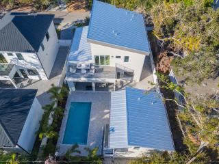 Modern Beauty for Family Gatherings - 1