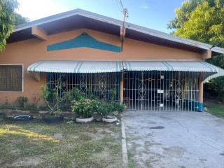 Livi's Hide-Away! - 9