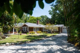 Luxurious Dual-Home Retreat in Prime Sarasota Location - 8