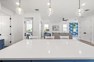 Captains Nook Upscale 5BR Coastal Retreat Near Siesta Key - 1