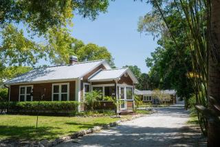 Historic Bayshore Cottage walk to Bay & Ringling - 0