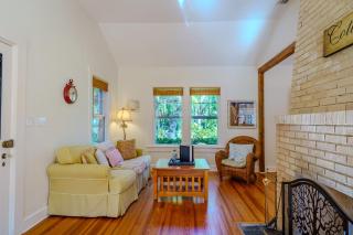 Historic Bayshore Cottage walk to Bay & Ringling - 1