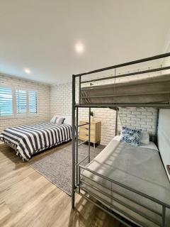 Mooloolaba Waterfront Unit - sleeps 8 - 1