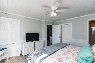 Barefoot Bungalow - 1