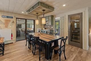 7-BR Chalet near Mount Snow - 1