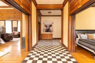 Historic Midtown Apartment - 8