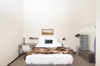 Cream City 2BR Apt - Just 3 Blocks to Fiserv with Gym and Parking - 5