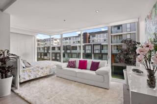 QV Stays Waterfront Grandeur at Lighter Quay - 9