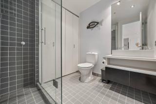 QV Stays Waterfront Grandeur at Lighter Quay - 3