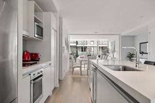 QV Stays Waterfront Grandeur at Lighter Quay - 6