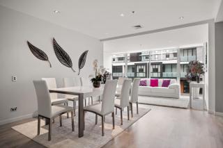 QV Stays Waterfront Grandeur at Lighter Quay - 7