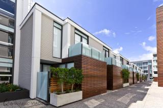 QV Stays Waterfront Grandeur at Lighter Quay - 2