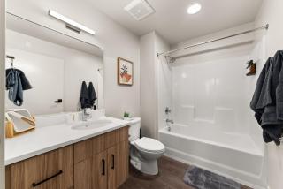 2br Luxurious Apartment Downtown - 5