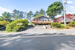 Historic Oceanside Cabin with Peek-a-boo views dog friendly - 8
