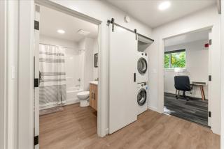 2 Bedroom 2 Bath Downtown - 2