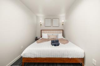 2BR in Downtown with Parking - 2