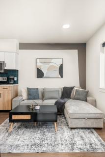 2BR in Downtown with Parking - 2