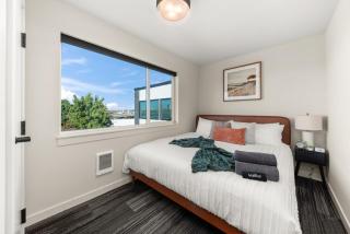 2BR in Downtown with Parking - 9