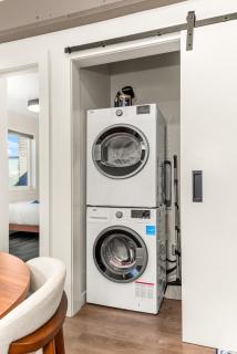 2BR in Downtown with Parking - 4