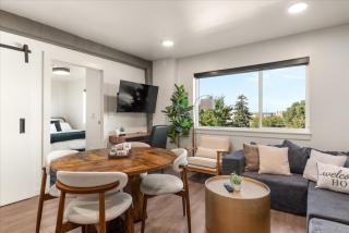 2BR Apartment in DT with Parking - 7