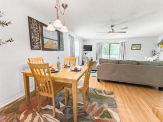 Salty Seagrove, Sleeps 6 , Walk to Beach, Community Pool - 4