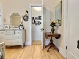 Historic McDowell House Antique Charm by Hospital - 3