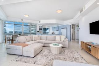 Kirra Oceanfront Views - 9