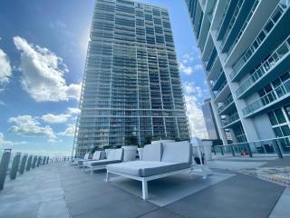 GORGEOUS VIEWS Luxury Miami Brickell Pool Gym Spa - 3