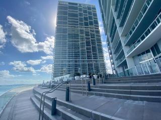 GORGEOUS VIEWS Luxury Miami Brickell Pool Gym Spa - 1