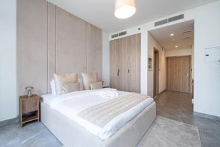 Modern Studio in Peninsula One with Canal Views - 7