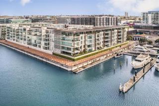 QV Stays Viaduct Harbour Elegance - 3