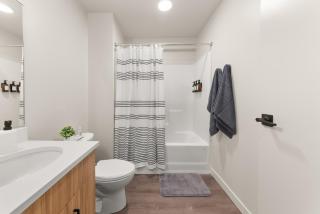 Downtown 2br 1bath with Parking - 5
