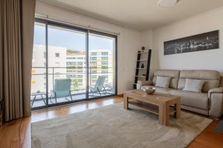 Nomad Horizon Spacious Apartment with Pool & Gym - 2