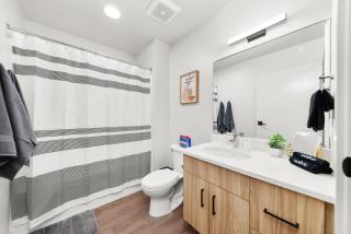 DT 2br 2bath Modern Apartment - 3