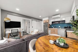 DT 2br 2bath Modern Apartment - 7