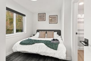 DT 2br 2bath Modern Apartment - 9