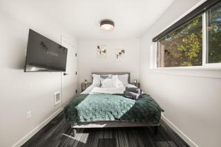 DT 2br 2bath Apartment - 8