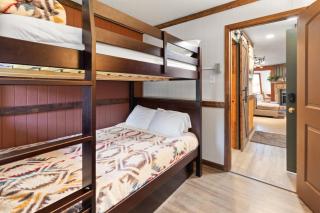 Leatherbark 203B 2BR 2BA Renovated Spacious Fireplace Close to Village - 2