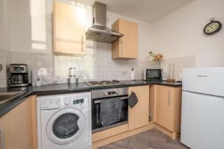 Sunny Westside Two 2BR Flat with City View - 5