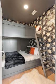 Lovely River View Walk to Downtown has Garage and Balcony - 4