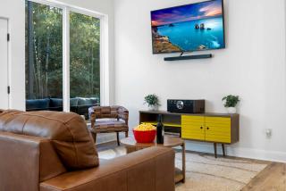 Modern Cabin Retreat Easy Drive to Canton and Tyler - 4