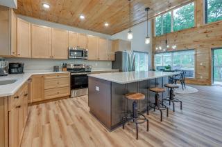 Pool Table and Hot Tub! Home 1 Mi to GSM Natl Park - 3