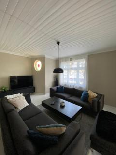 Centrally located 6-room detached house - 9