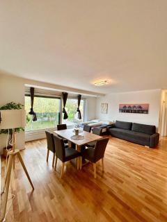 Spacious Modern Apartment with Free Parking - 5
