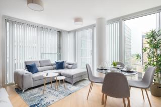2BR Free Parking Walk to Shops, Centre & Xscape - 0