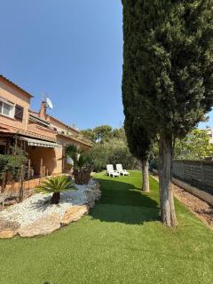 Family Apartment by the Sea with Garden - 9